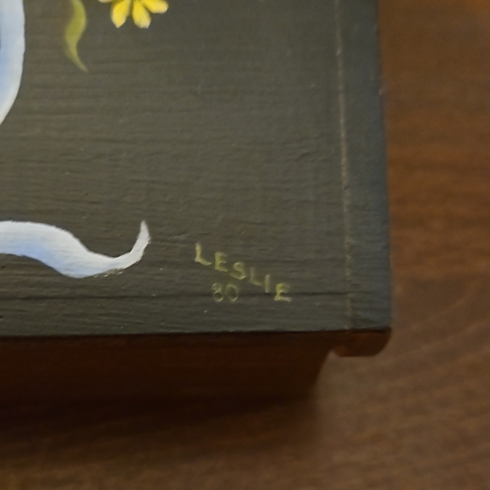 VTG 1980 Signed Floral Bow Handpainted Wood Jewelry Box - Picture 4 of 7